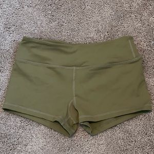 Savage Barbell Booty Shorts - size S